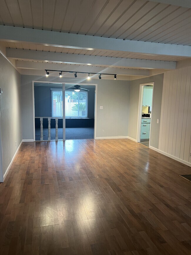 Building Photo - 2217 Madera Rd