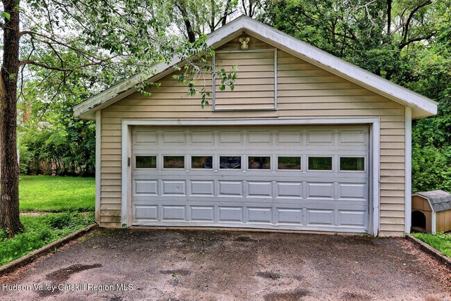 Building Photo - 153 Bross St