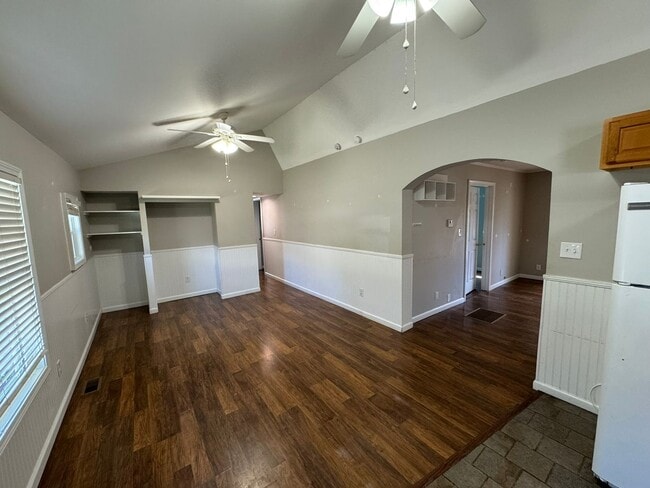 Building Photo - Arch Street Gem!