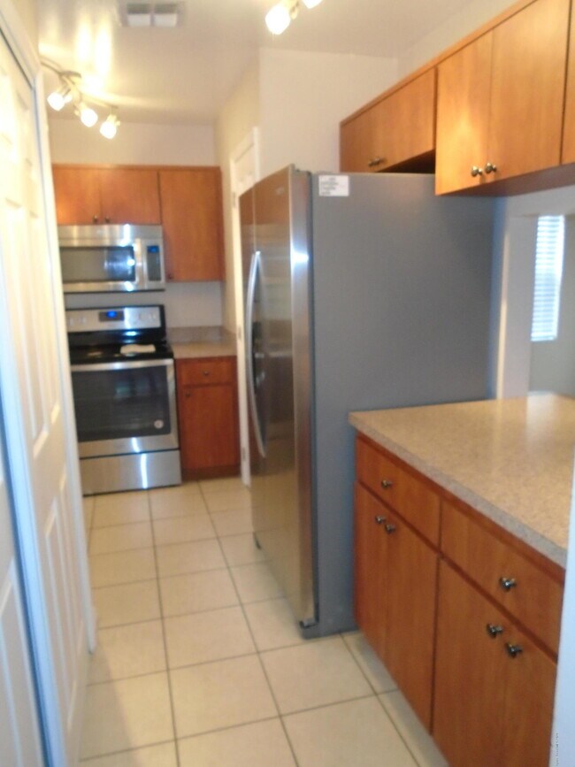 Building Photo - 255 Spring Dr