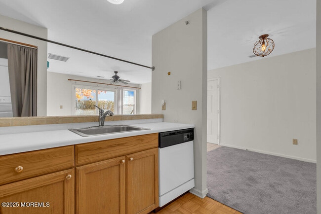 Building Photo - 25 Jockey Ln