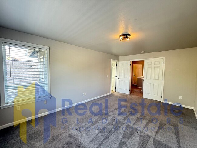 Building Photo - 15817 Lakeview Ave SE