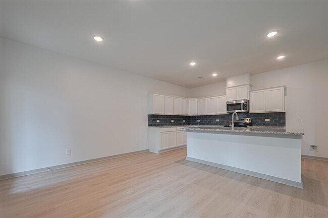Building Photo - 11622 Twain Dr