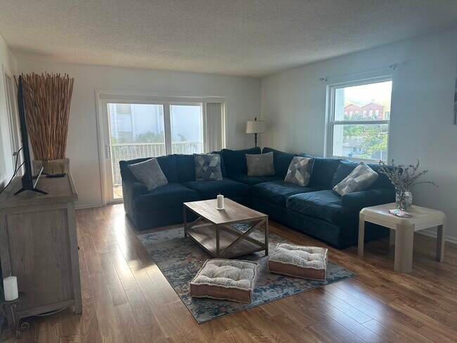 Living Room - 2936 Lake Shore Dr