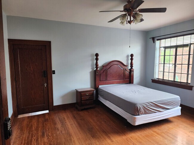 Building Photo - 506 S Highland Park Ave