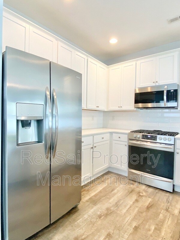 Building Photo - 112 Thalia Rd
