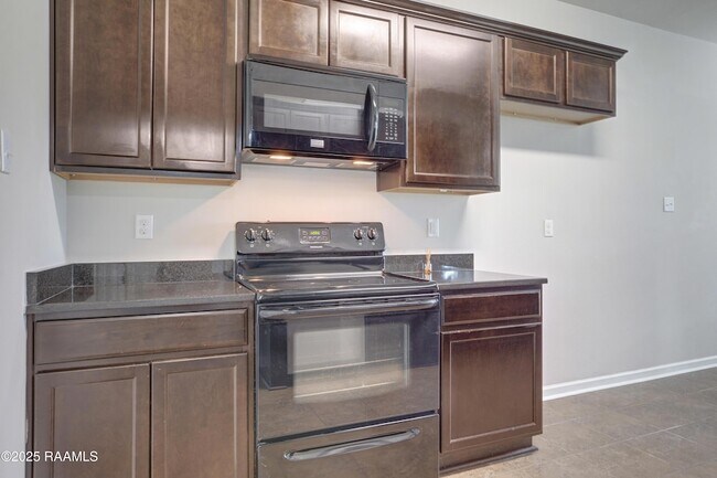 Building Photo - 132 Timber Edge Dr
