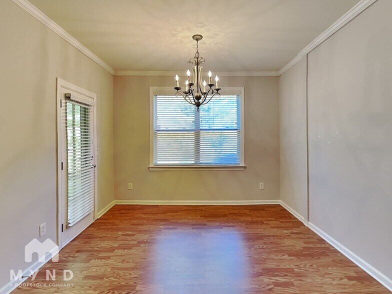 Building Photo - 1313 Stone Bay Dr SW