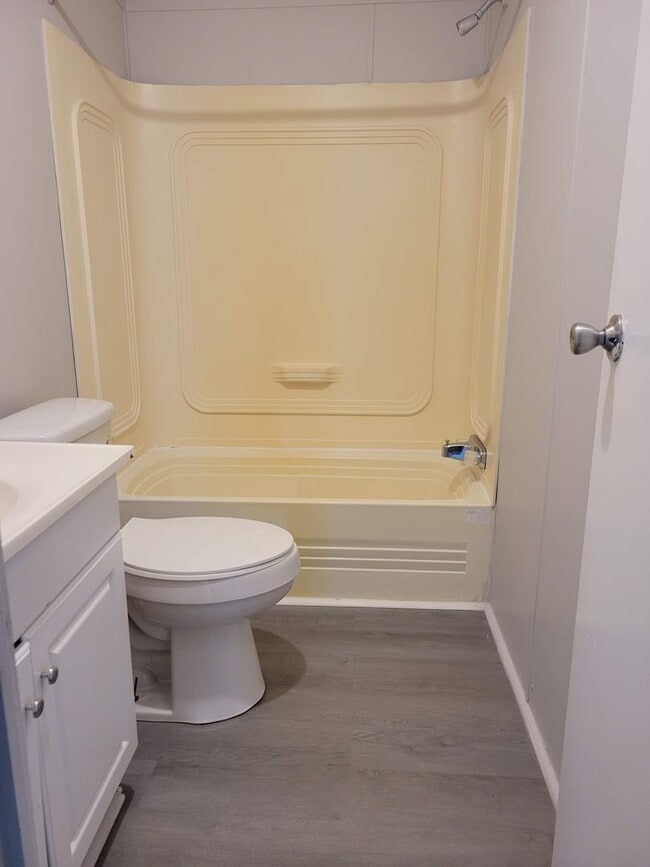 Building Photo - Charming and Peaceful Private Home with Granite Countertops & Wooded Views