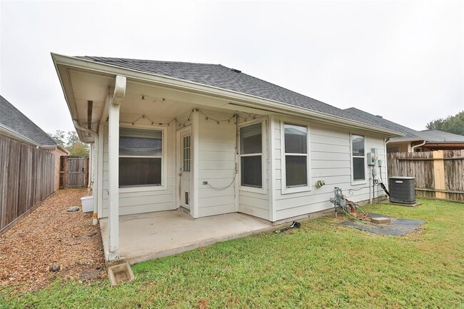 Building Photo - 15815 Cottage Ivy Cir