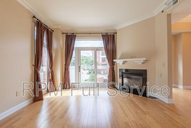 Building Photo - 110 31st Ave N