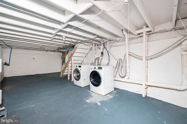 Building Photo - 1510 W York St