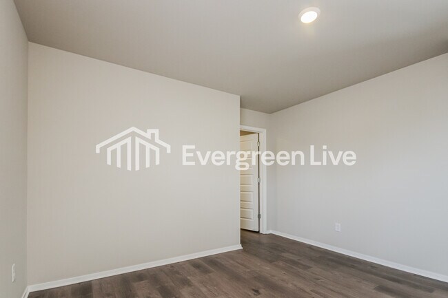 Building Photo - 6615 NW Kathleen St