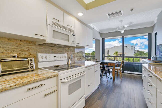 Building Photo - 4748 S Ocean Blvd