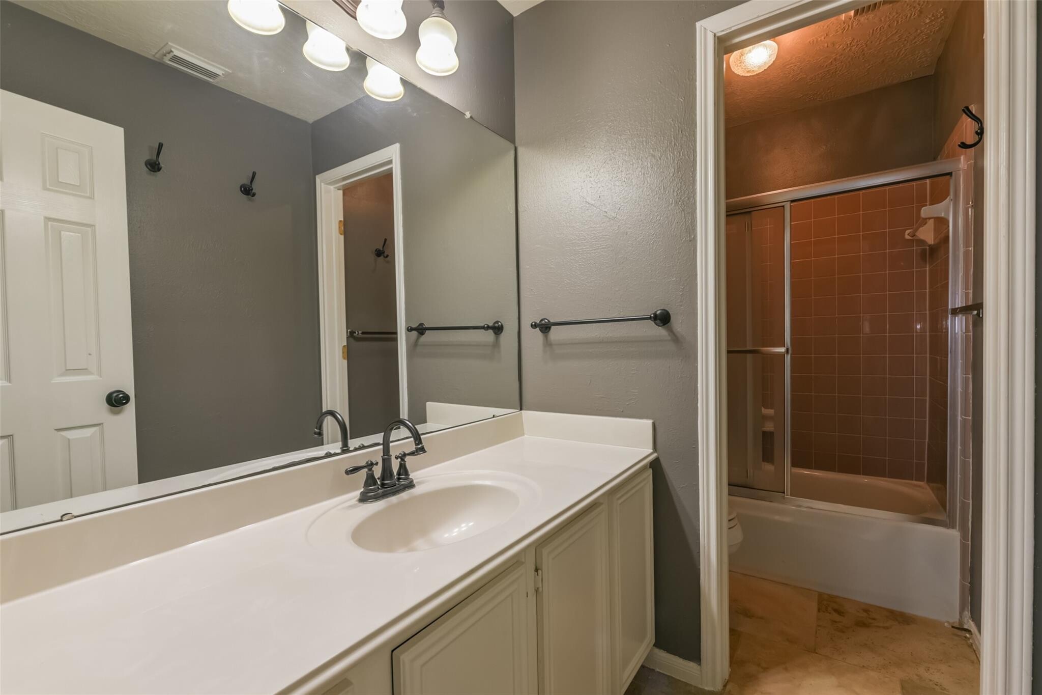 Building Photo - 2509 S Mission Cir