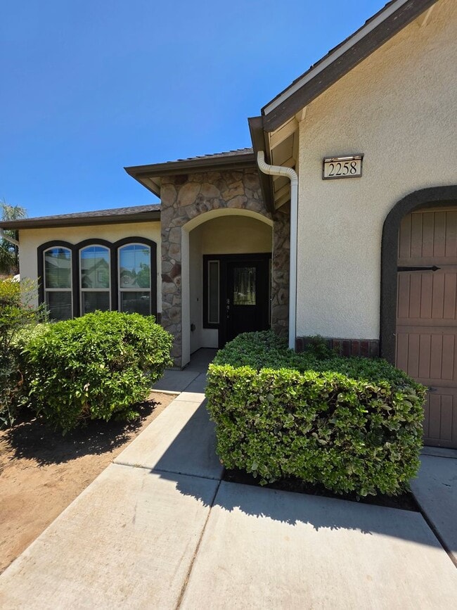 Building Photo - 2258 N Sallee Ct
