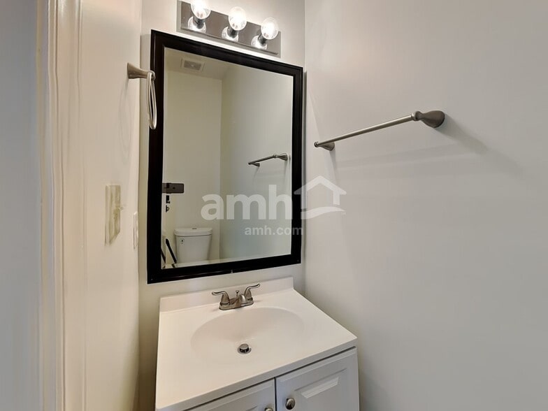 Building Photo - 6106 Trevor Simpson Dr