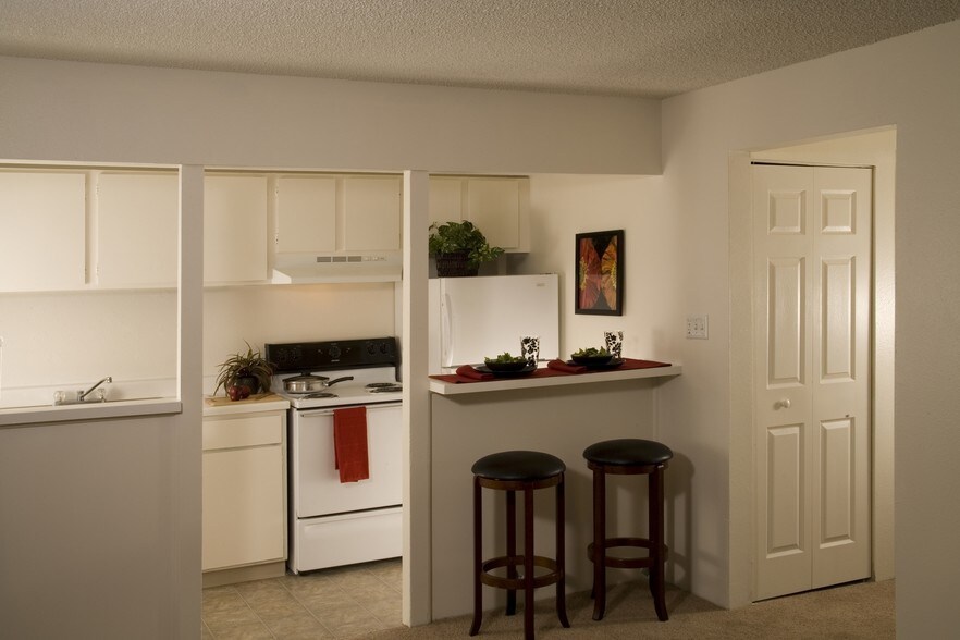 Featherstone 3807 Half Turn Rd Colorado Springs CO 80917 Apartment