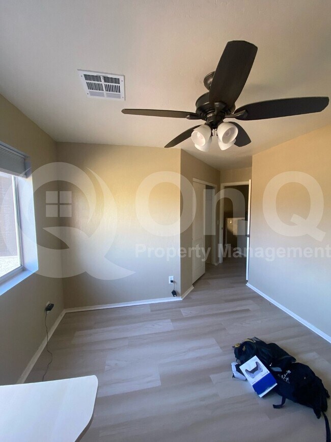 Building Photo - 877 W Shellfish Dr