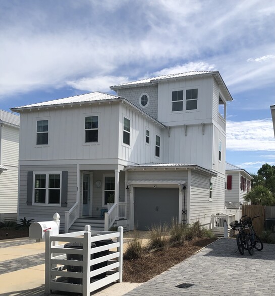Primary Photo - 82 Triggerfish St