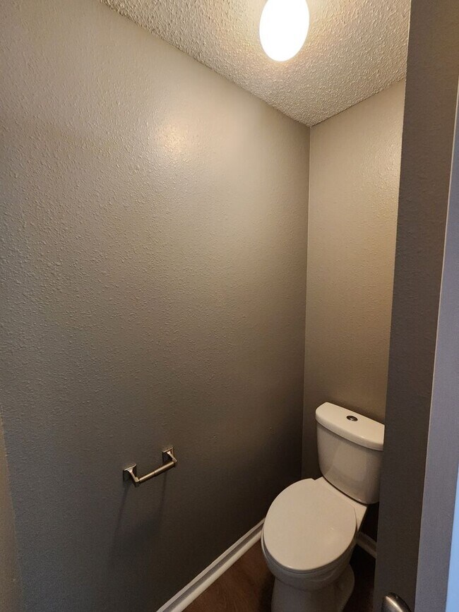 Building Photo - Great single family home!