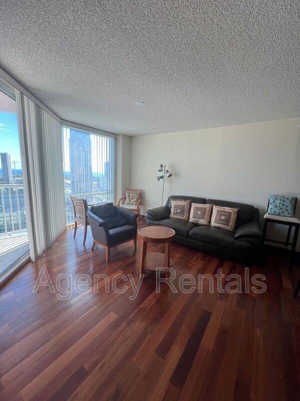 Primary Photo - 801 S King St