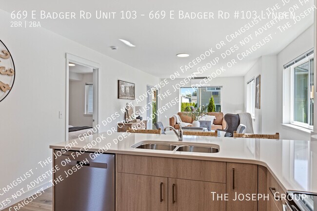 Building Photo - 669 E Badger Rd