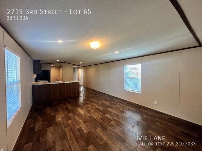 Building Photo - 2719 3rd St