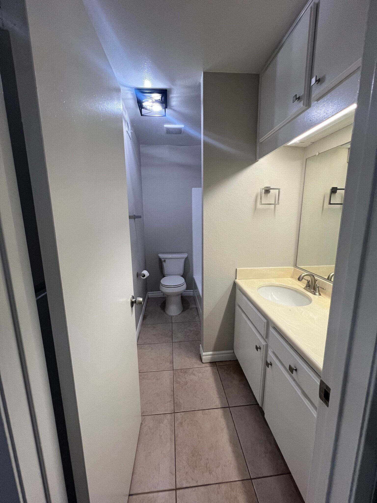 Building Photo - 4565 Alamo St