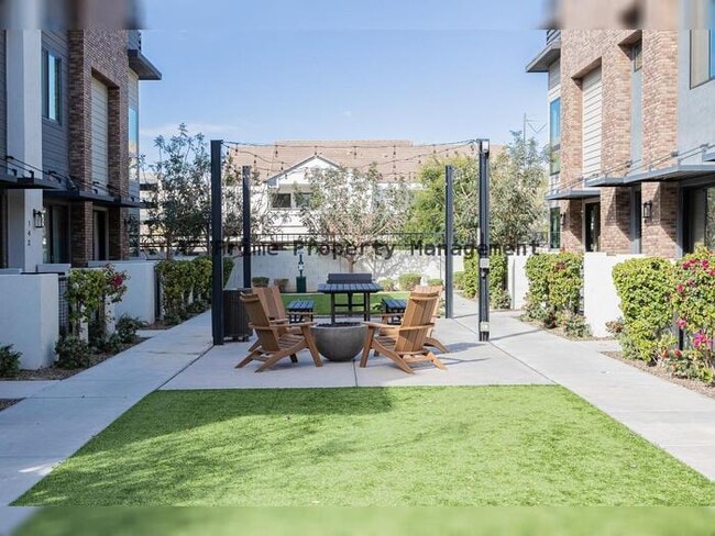 Building Photo - 142 E Hearne Way