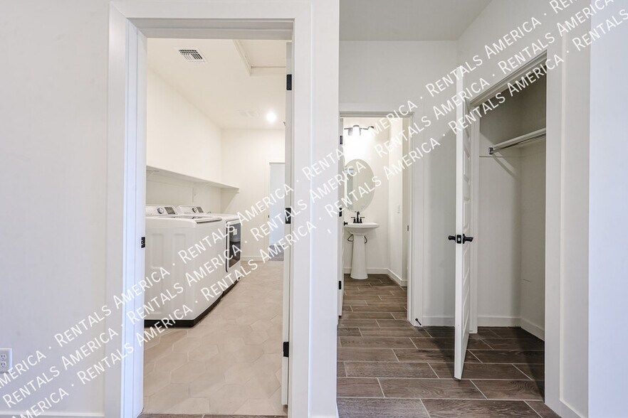 Building Photo - 12557 W Citrus Wy