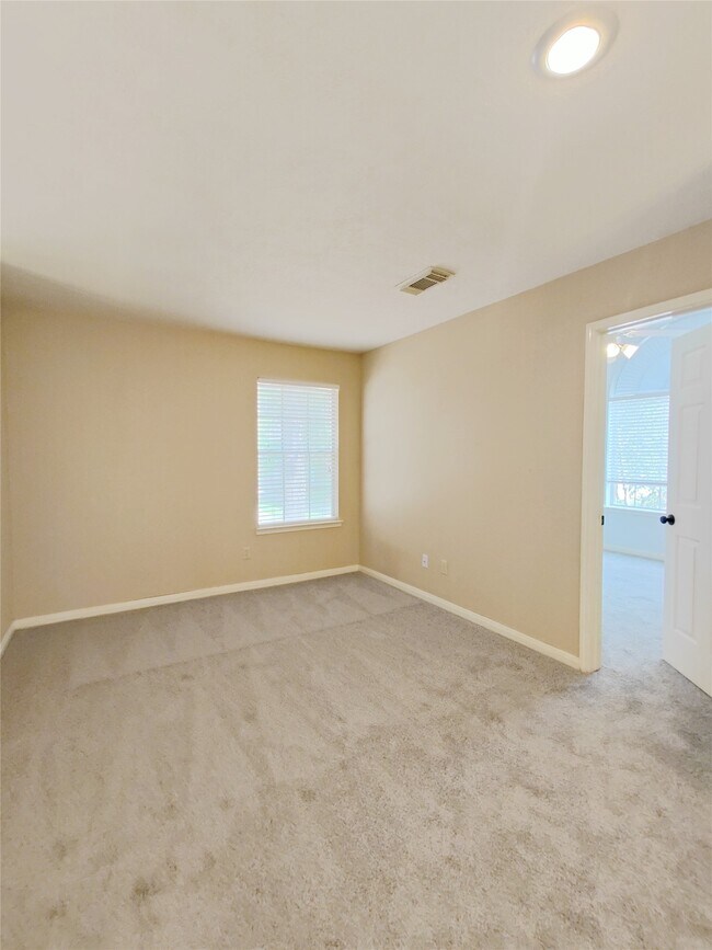 Building Photo - 5019 Greenriver Valley Dr
