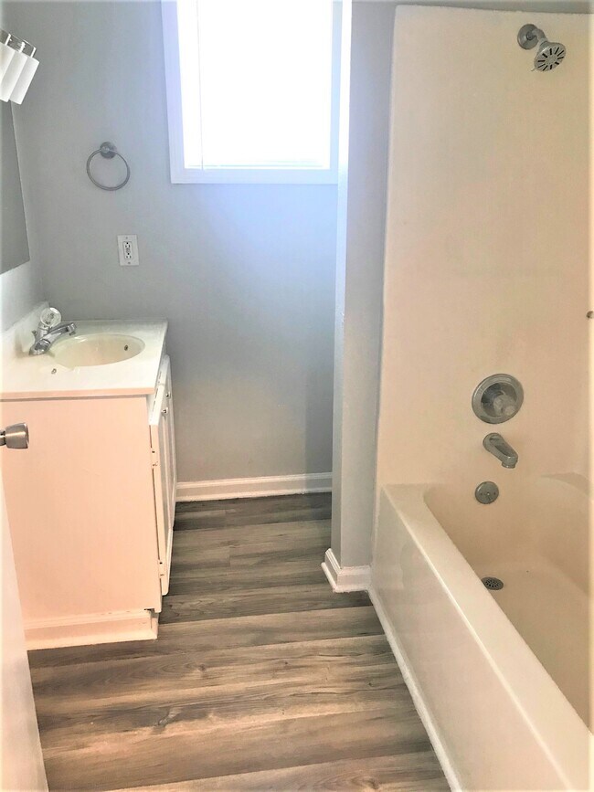 Building Photo - 914 Prater Rd