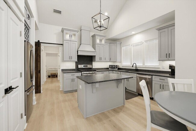 Building Photo - 4052 Poets Trl