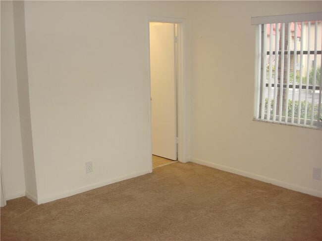 Building Photo - 770 SE 2nd Ave