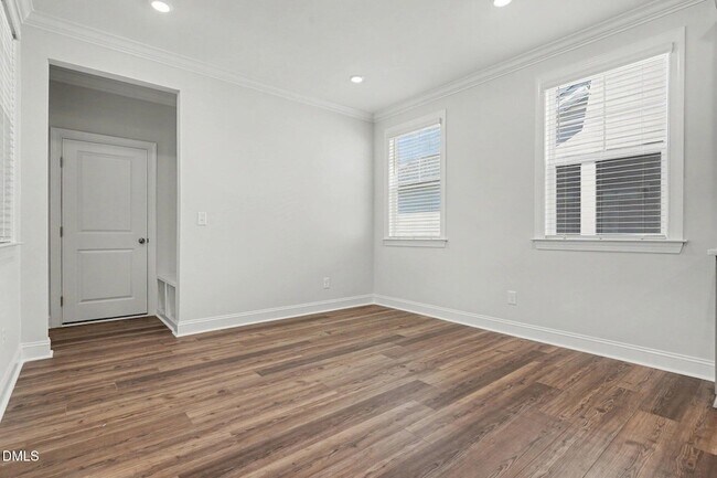 Building Photo - 321 Golden Trace Dr