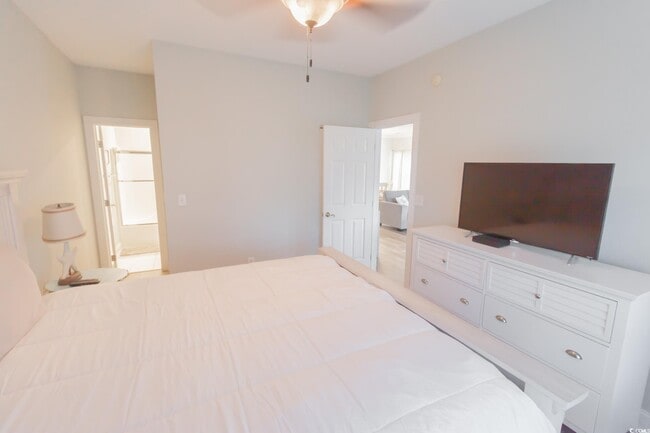 Building Photo - 4835 Carnation Cir