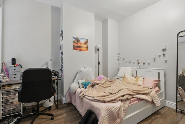 Building Photo - 4 bed, 1.5 bath Southside Flats Apartment!