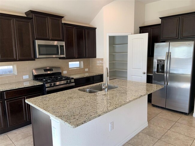 Building Photo - 501 Cardenas Ln