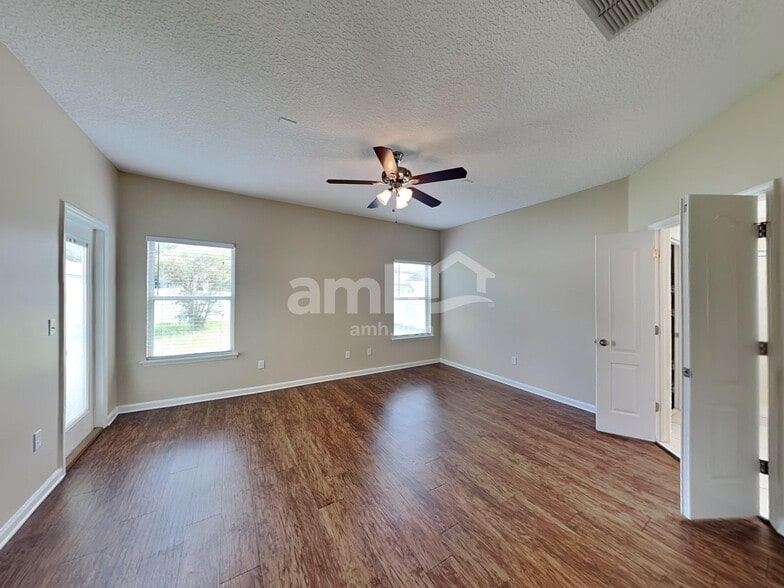 Building Photo - 1406 Canopy Oaks Dr