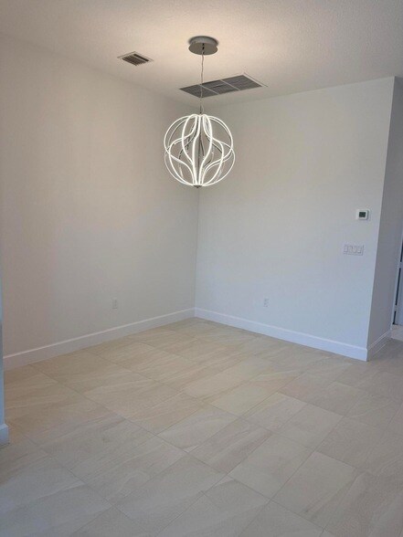 Building Photo - 12597 Vincenza Way