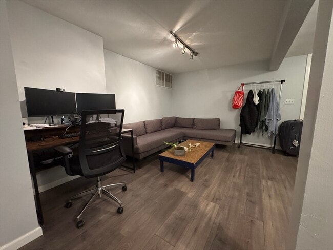 Building Photo - 154 Wiswall Rd