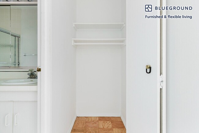 Building Photo - 200 E 72nd St