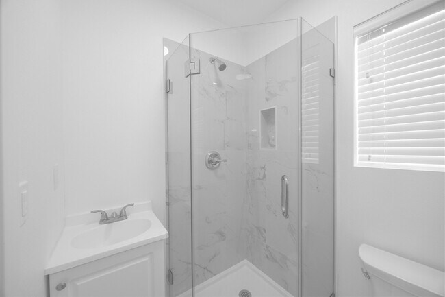 Building Photo - 308 N Catalina Ave