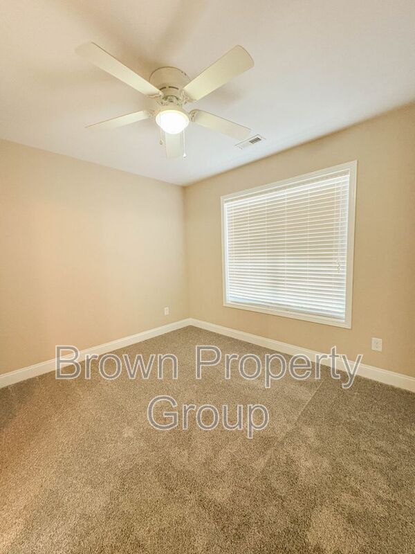 Building Photo - 1804 Shady Knoll Ln