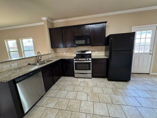 Building Photo - Move-In Special! Spacious 3BR Home with Large Private Yard in Mission Del Lago