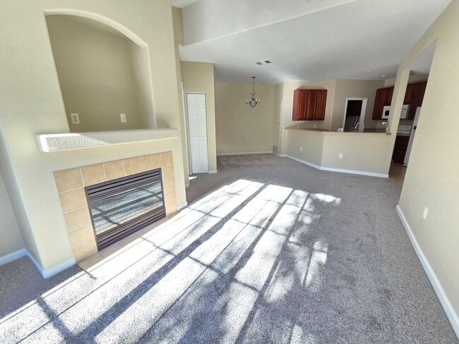Building Photo - Fresh 2 bedroom, 2 bathroom condo located in Meadows on the Parkway in the heart of Boulder.