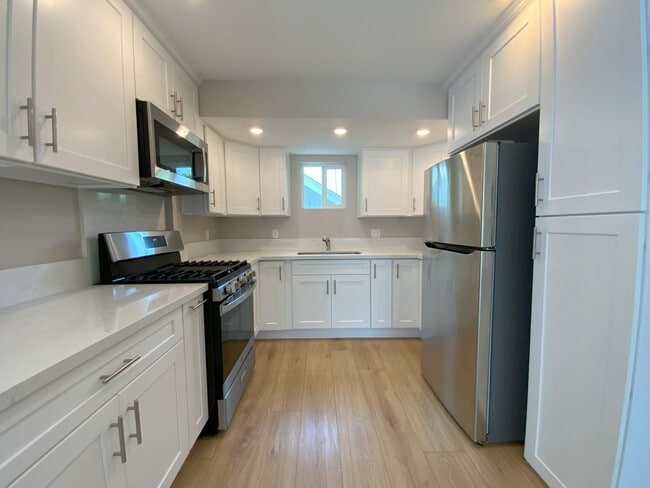 Building Photo - Discover Modern Living in Glendale's Newes...