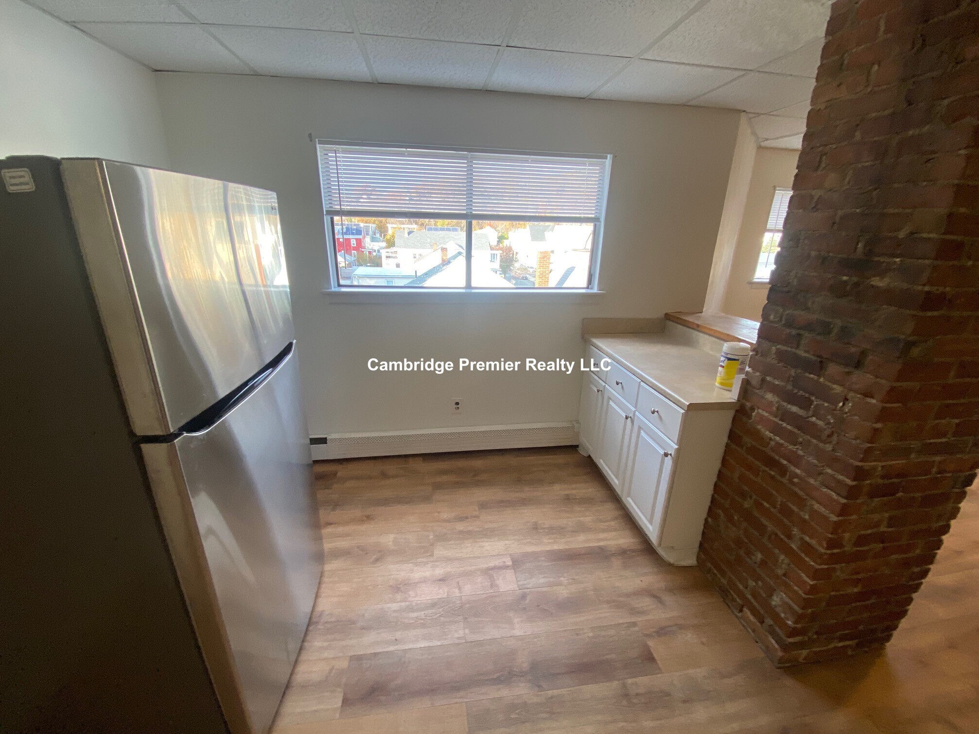 Building Photo - 46 Almont St