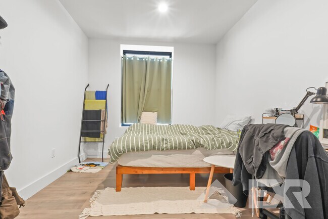 Primary Photo - 326 Bedford Ave